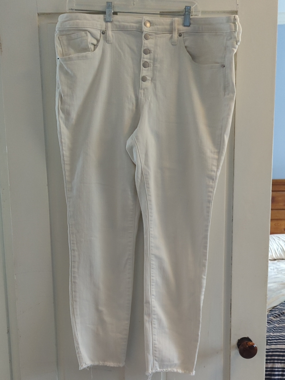 Universal Thread Cream High-Rise Denim Jeans
